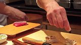 大厨切割巨型金枪鱼，“骨头”才是它的精华，日本人挖下直接生吃
