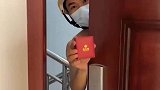 跑腿小哥裸身送单，女子以为是变态差点报警