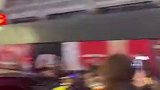 阿根廷球迷伦敦街头被围殴 英格兰球迷：Fxxk Messi