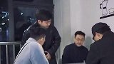 当你参加同学聚会被迫营业
