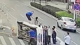 的哥车祸现场救出4人反遭臭骂 大伙看完监控恍然大悟
