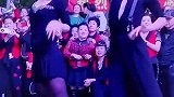 展示肢体的动态美，并赋予角色感情色彩鲜妈妈