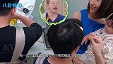 王祖蓝喂女儿吃棉花糖，谁注意到gabby下意识的反应？真逗
