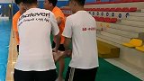 这一幕把人看呆，咋就把自个给搞倒了