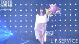 日本人气女模走秀，蕾丝吊带衣搭配米色包臀裙，十分的迷人！