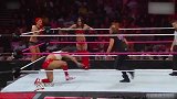 WWE女子大乱斗！黑衣女子最后时刻以一敌二