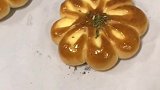 这个是刚做好的面包，我觉得色香味俱全，特别好吃
