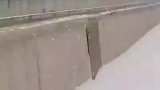 返乡高速遇雪堵车