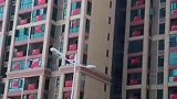 这就是我们的小区，本想看看楼上的情况，没想到抬眼的瞬间我哭了