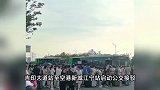现场曝光！南京地铁突发故障，乘客拖行李箱走隧道疏散，官方回应