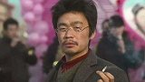 宝强母亲去世后，老家豪宅十分荒凉，大门还被无情涂上了4个字