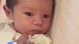 宝宝表情直接拿捏住，一脸嫌弃的样子不要太可爱