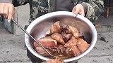 温度高了装坛第一次容易烫坏坛子，第二装坛温度高影响以后的味道