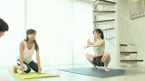 实拍：美女老师教你做瑜伽！