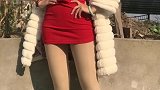 想要展显美腿，别忘了搭配丝袜跟包臀裙