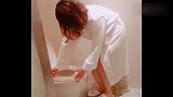 败家娘们的习惯太坏了，每次上厕所都这样，浪费时间浪费钱！