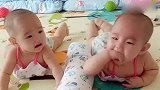 双胞胎小萌娃好搞笑，姐姐哭完然后妹妹接着哭