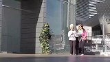 恐吓恶作剧，假扮成树人捉弄路人，路人非常害怕