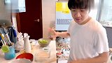 王祖蓝变身美食博主，在线教做菜，最爱生菜鱼肉汤