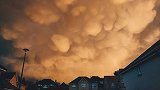 英国格拉斯哥遭风暴袭击 天空出现罕见水母状云朵