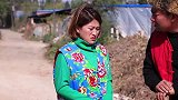 二货小伙打劫美女，没想美女不按套路出牌，结局笑趴了