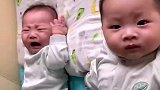 双胞胎兄弟喝完奶后的反应，哥哥情绪稳定，弟弟哭闹不止！