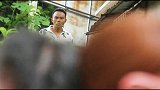 美女被毒蛇咬伤，老公不在身边幸好有好心男人帮忙！