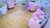 地震来临婴儿车剧烈摇晃 护士危急中一个下意识动作护住孩子