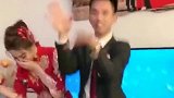 这大概就是爱情最美的样子！新娘跟着一起嗨，完全没有架子！
