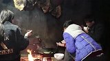 这就是大山里的真实生活环境，虽然环境不好，却天天吃肉