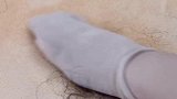 丝袜的神奇用法来了，看完视频的你学会了吗？快去试试吧