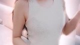 美女大晚上秀完美身材，看到让人陶醉