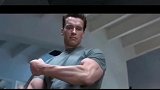 T-800剖开手臂露出机械臂，目前几十亿特效都无法超越