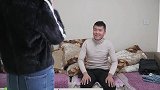 美女与小伙相亲，不料小伙眼睛近视度，结局太搞笑了