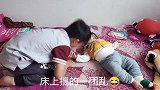 6岁的哥哥教宝宝学狼叫，宝宝学的有模有样，妈妈笑坏了