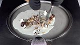 小伙用8根冰淇淋来炒冰，开始被骂“败家仔”，成品一出直接批发