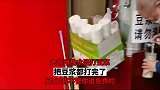 大爷用热水壶打豆浆，把豆浆都打完了