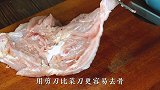 10元买了2个鸡腿，简单卷一卷蒸一蒸，上桌没有骨头越吃越解馋