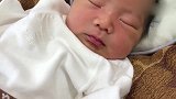 宝宝睡着的样子好可爱，看到就好想去抱一抱真是萌化了