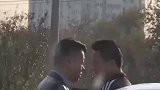 很明显，俩人都保持了极大的冷静