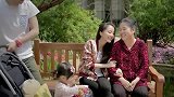 大妈强行抱大鹏女儿，大鹏也没客气，直接抱大妈的女儿