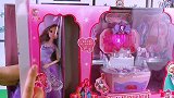 芭比化妆盒拆箱，芭比用新化妆品装扮自己