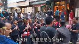 尼泊尔最重要的节日，类似中国的春节，商店关门回家团圆上街庆祝