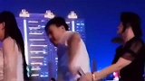 小伙子，你这样会没朋友的