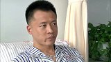 小伙车祸受伤，老支书去医院看他