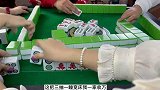 四川麻将灵活运用才能抓住大肥羊，麻友一人承受了所有！