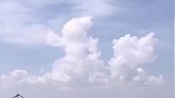 小伙把天空当画布在云上作画，太治愈了