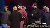 郭德纲：有东西的赶紧送，我的车里快装不下了