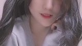这女的老笑是有什么毛病吧