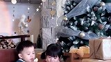 相差一分钟的龙凤胎兄妹，真羡慕一次性儿女双全